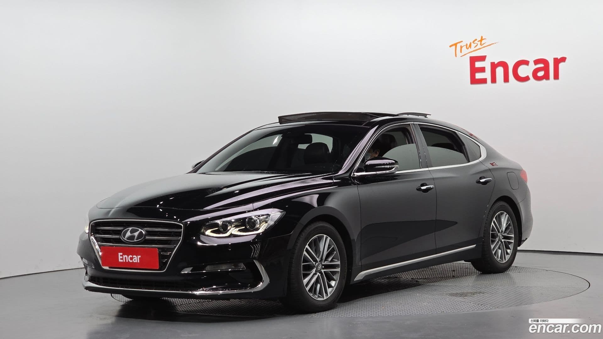Main__Slider__Photo:Grandeur Hyundai 2018.3-0