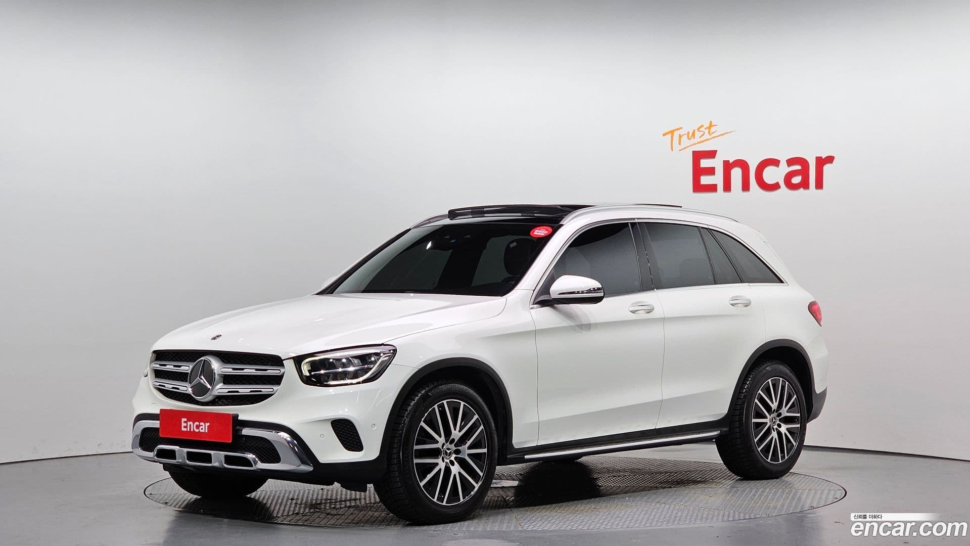 Main__Slider__Photo:GLC-Class Mercedes-Benz 2020.9-0