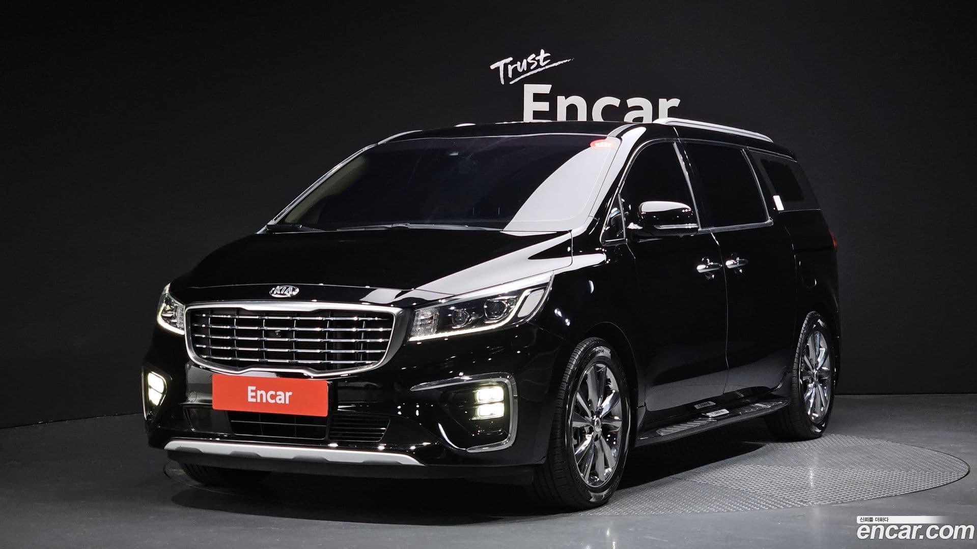 Main__Slider__Photo:Canival Kia 2019.9-0