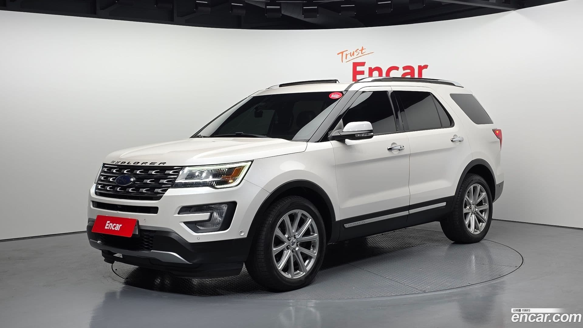 Main__Slider__Photo:Explorer Ford 2016.5-0