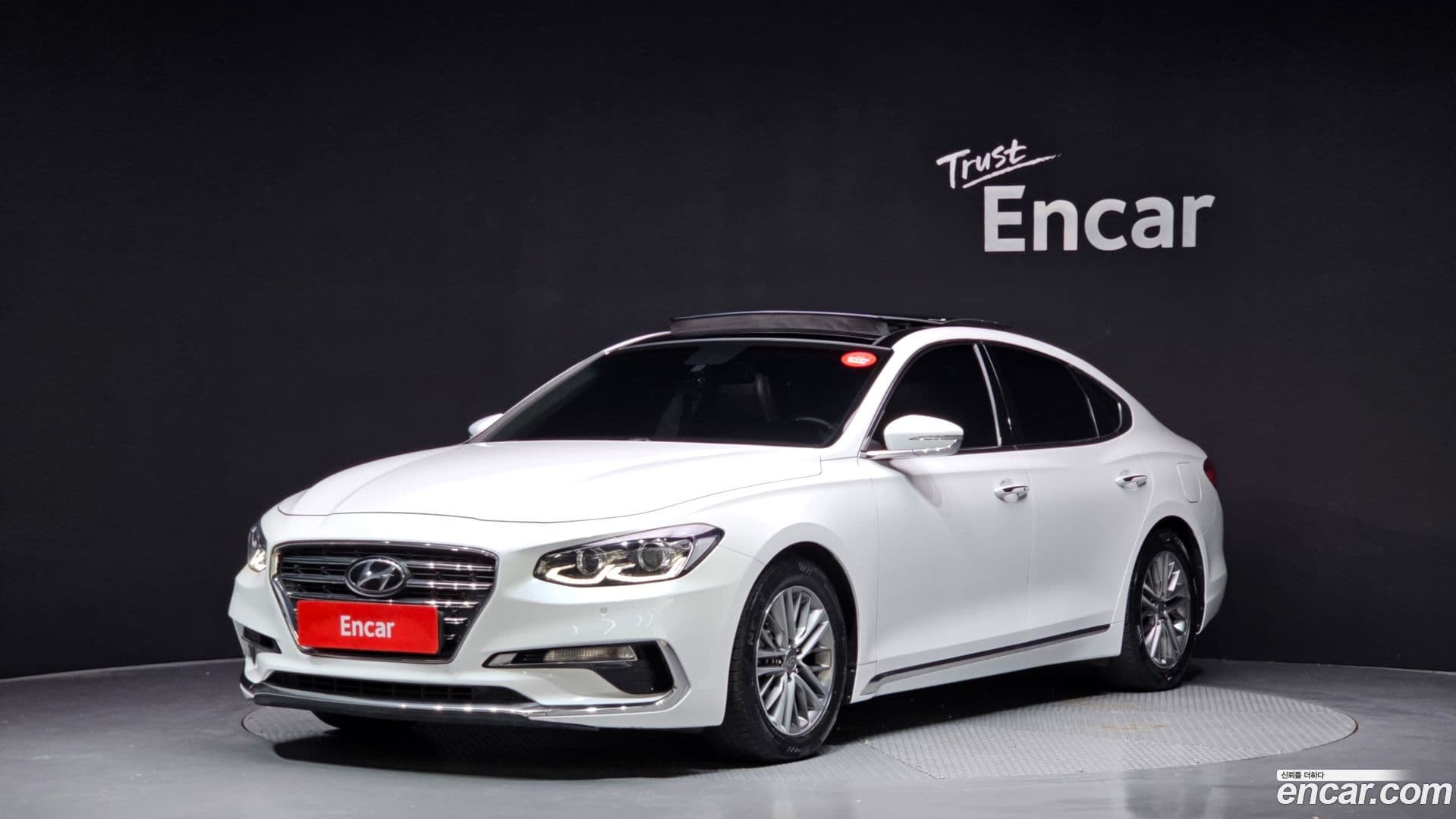 Main__Slider__Photo:Grandeur Hyundai 2018.1-0