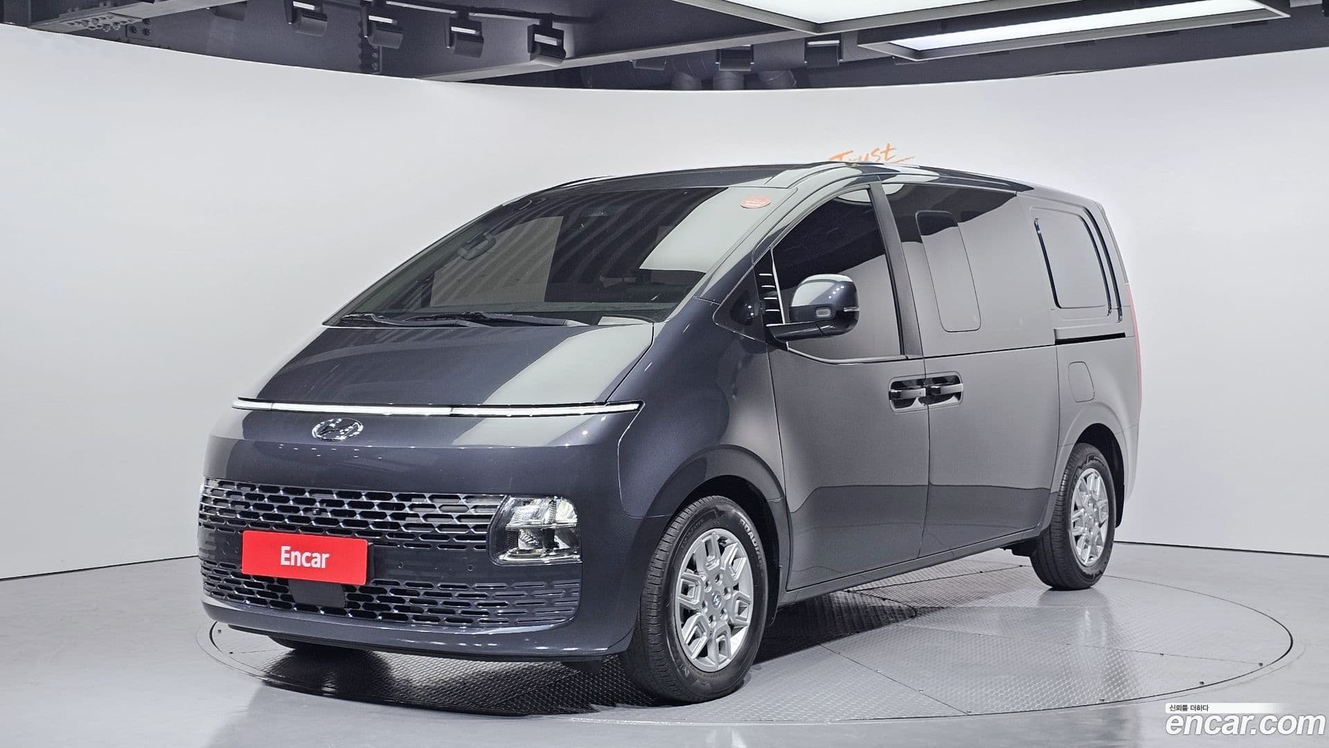 Main__Slider__Photo:Staria Hyundai 2022.3-0