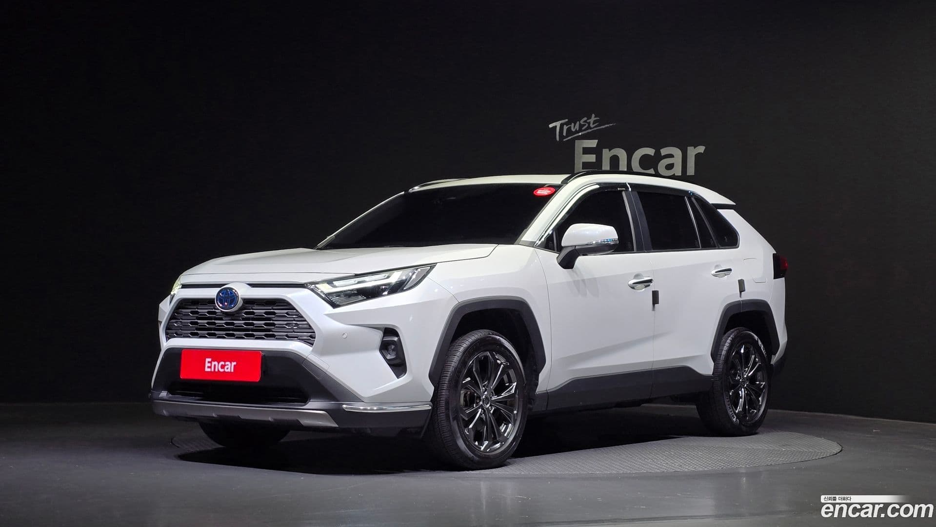 Main__Slider__Photo:RAV4 Toyota 2023.1-0