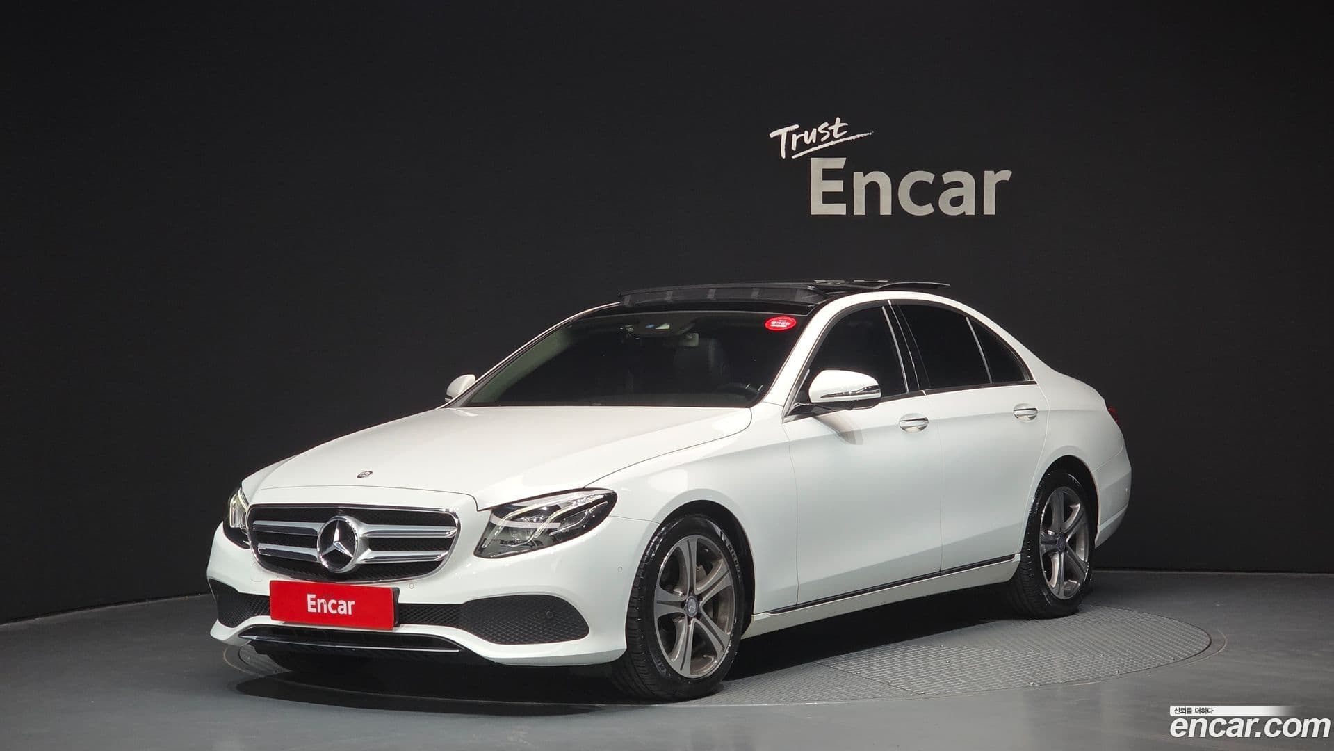 Main__Slider__Photo:E-Class Mercedes-Benz 2016.6-0