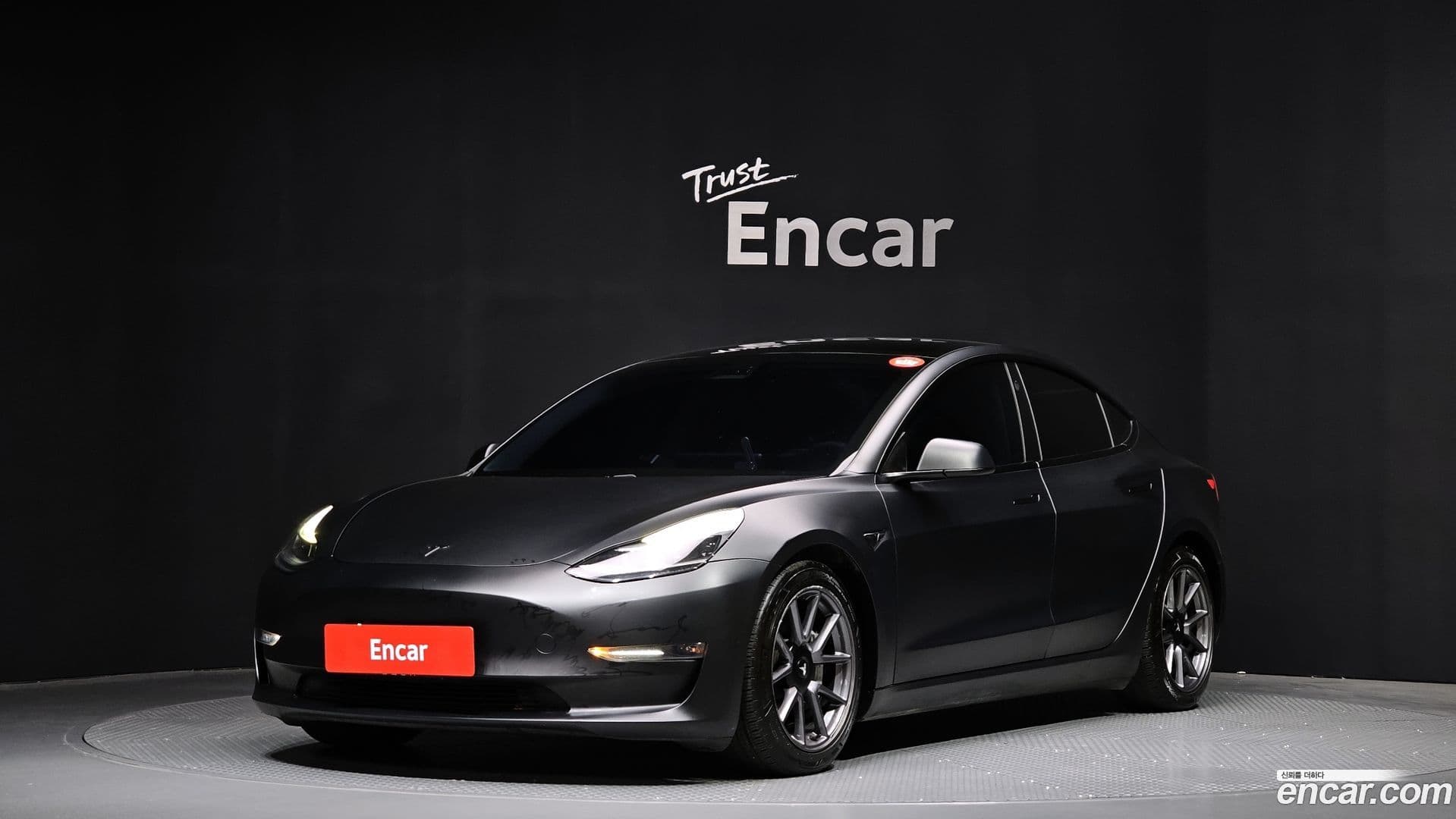 Main__Slider__Photo:Model 3 Tesla 2021.5-0