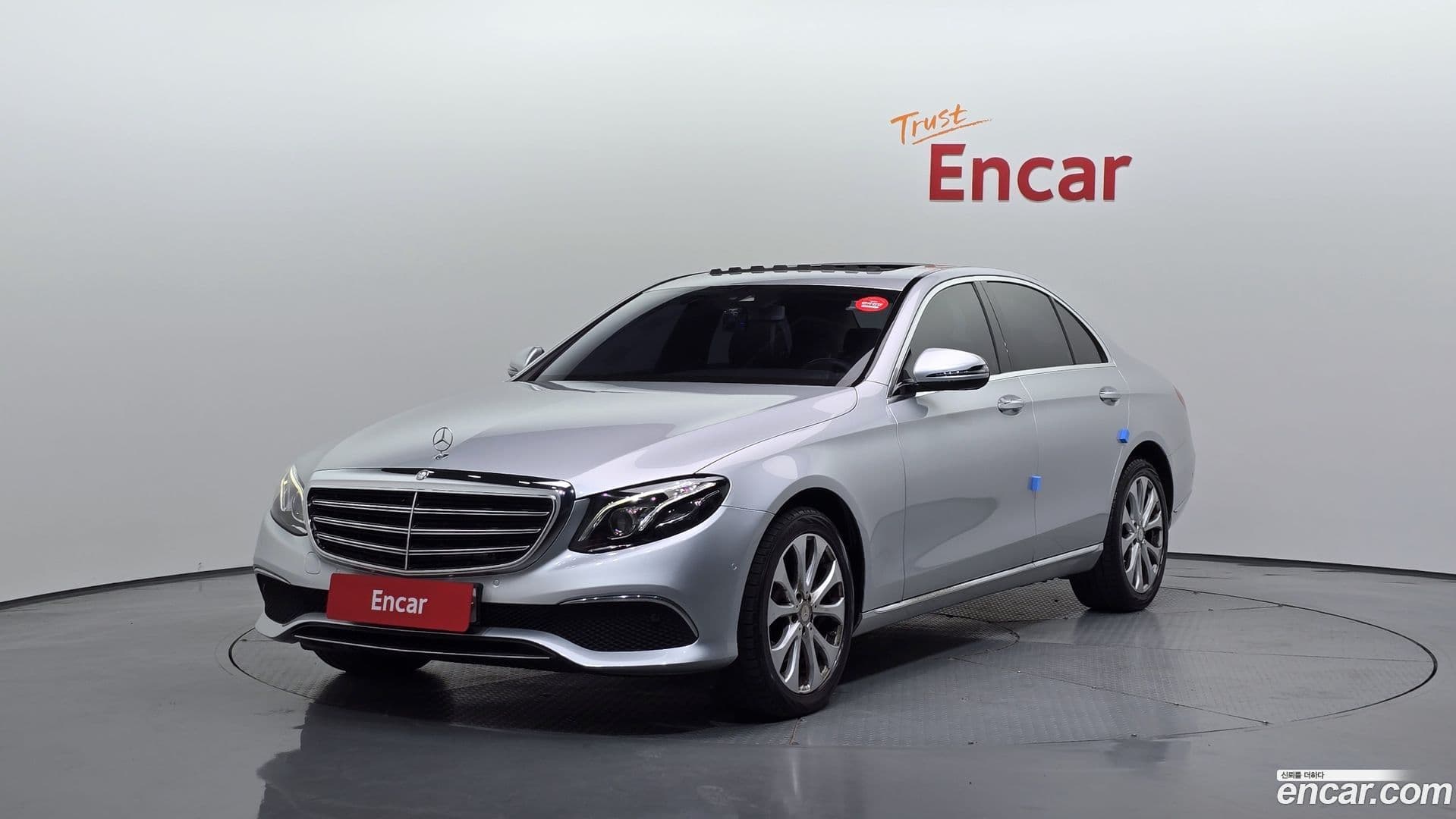 Main__Slider__Photo:E-Class Mercedes-Benz 2016.9-0