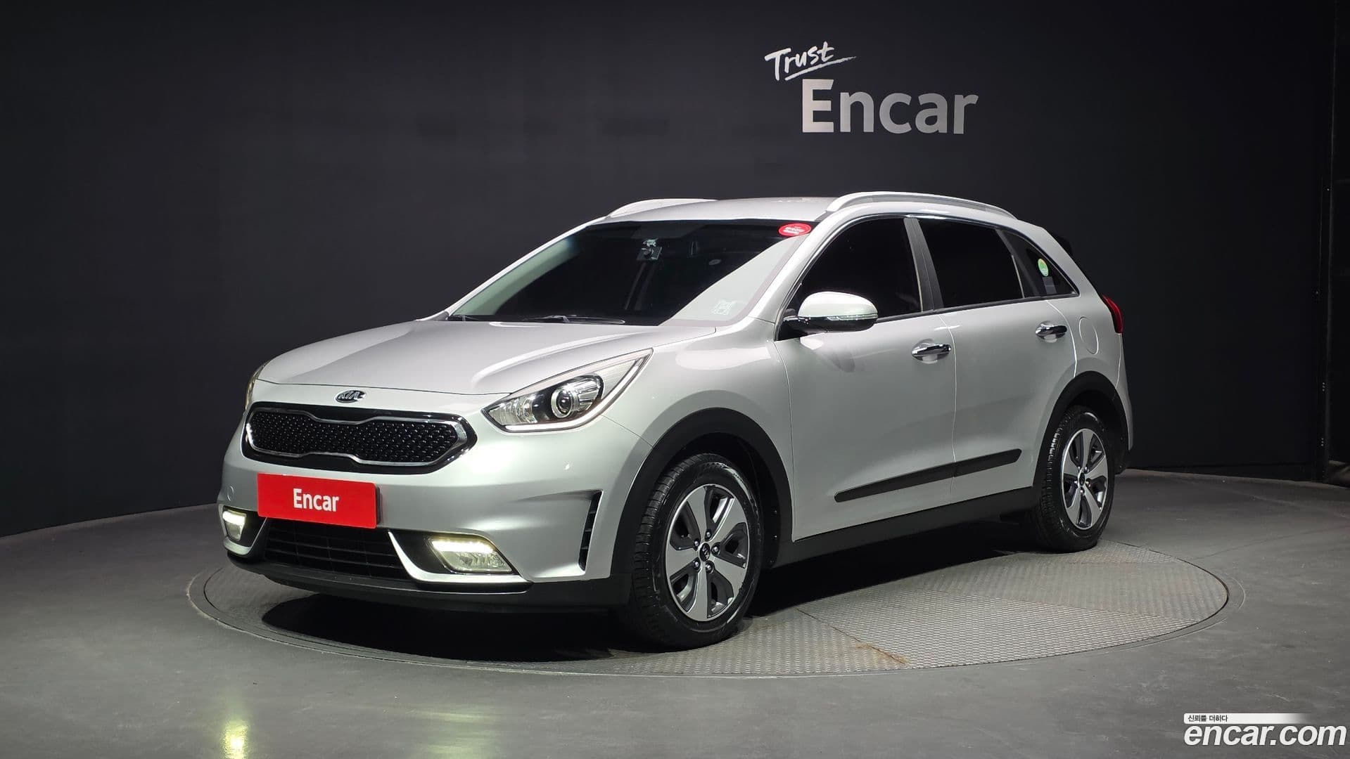 Main__Slider__Photo:Niro Kia 2018.2-0
