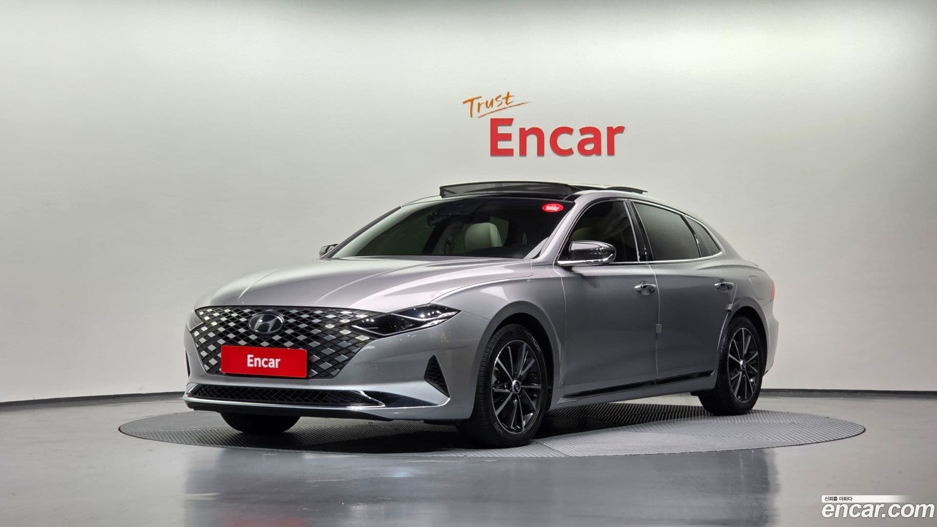 Main__Slider__Photo:Grandeur Hyundai 2021.10-0
