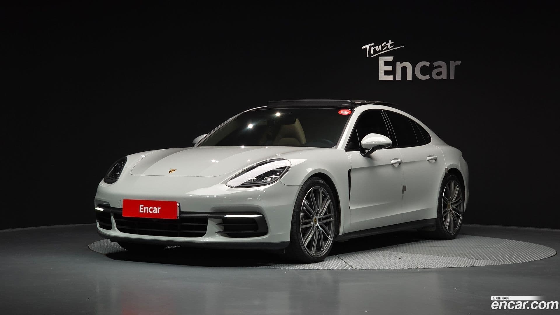 Main__Slider__Photo:Panamera Porsche 2018.0-0