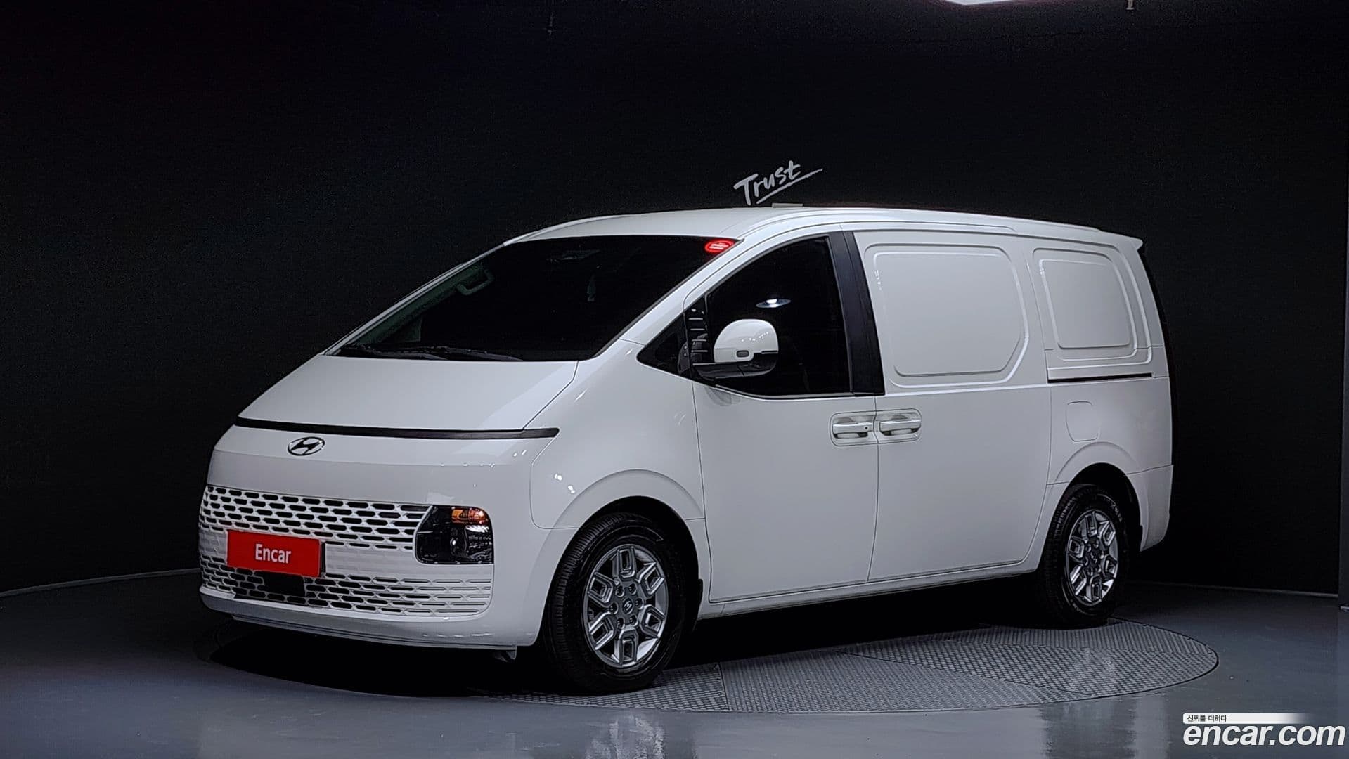 Main__Slider__Photo:Staria Hyundai 2022.10-0