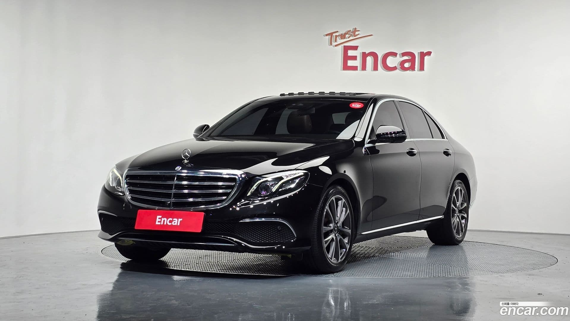 Main__Slider__Photo:E-Class Mercedes-Benz 2017.9-0