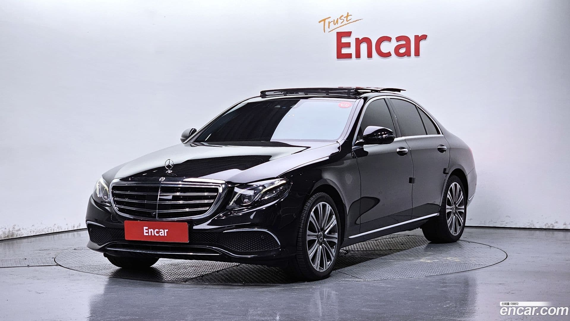 Main__Slider__Photo:E-Class Mercedes-Benz 2017.7-0