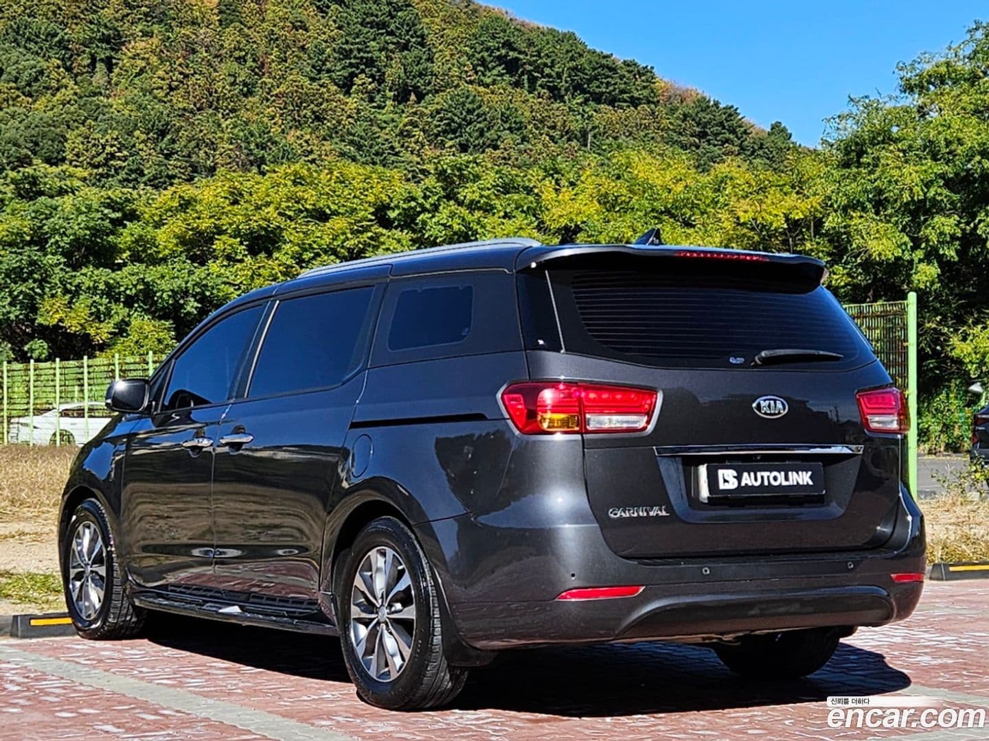Main__Slider__Photo:Canival Kia 2015.8-0