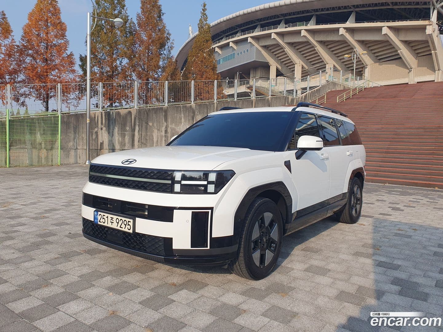 Main__Slider__Photo:Santafe Hyundai 2023.10-0