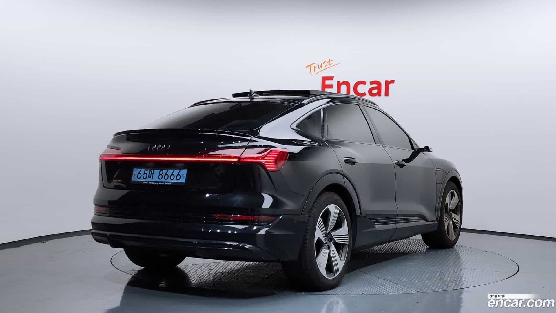 e-tron Audi 2021.9-OUTER-002