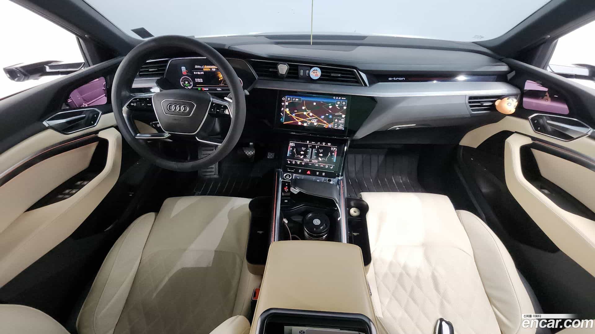 e-tron Audi 2021.9-INNER-007
