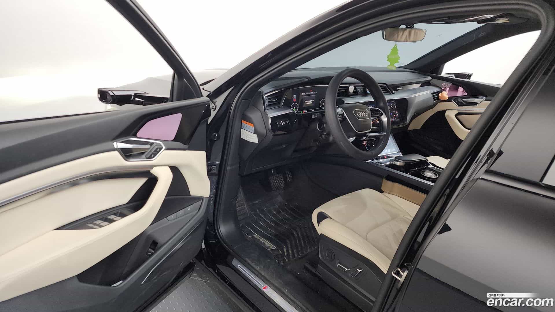 e-tron Audi 2021.9-INNER-010