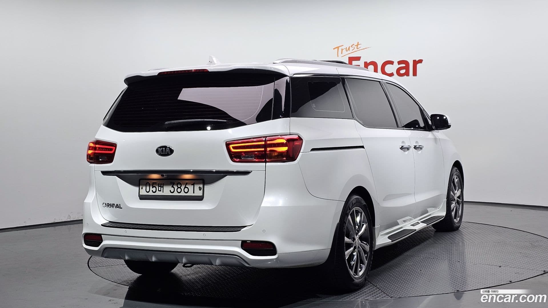 Main__Slider__Photo:Canival Kia 2019.7-0