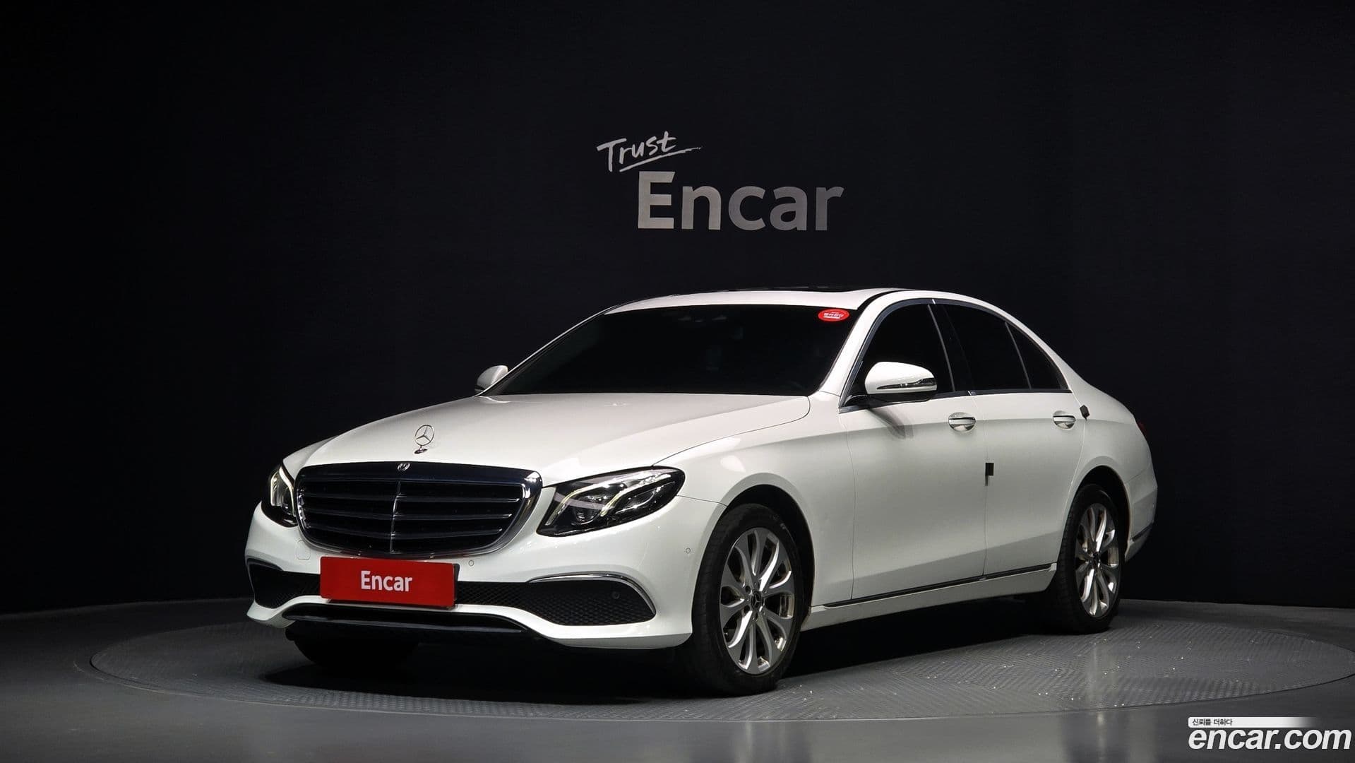 Main__Slider__Photo:E-Class Mercedes-Benz 2018.6-0