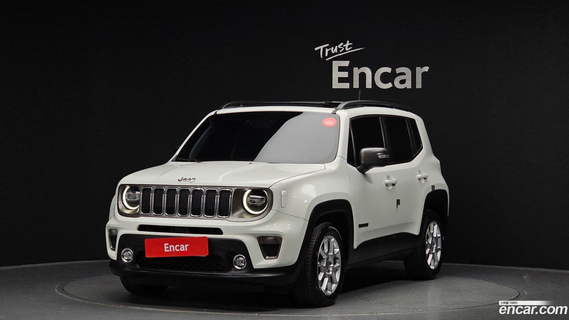Main__Slider__Photo:Renegade Jeep 2020.9-0