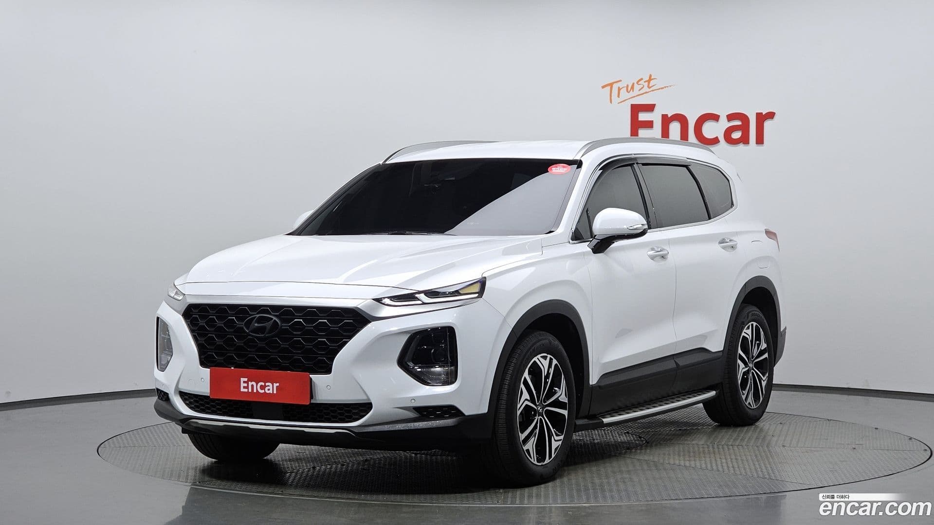 Main__Slider__Photo:Santafe Hyundai 2018.4-0