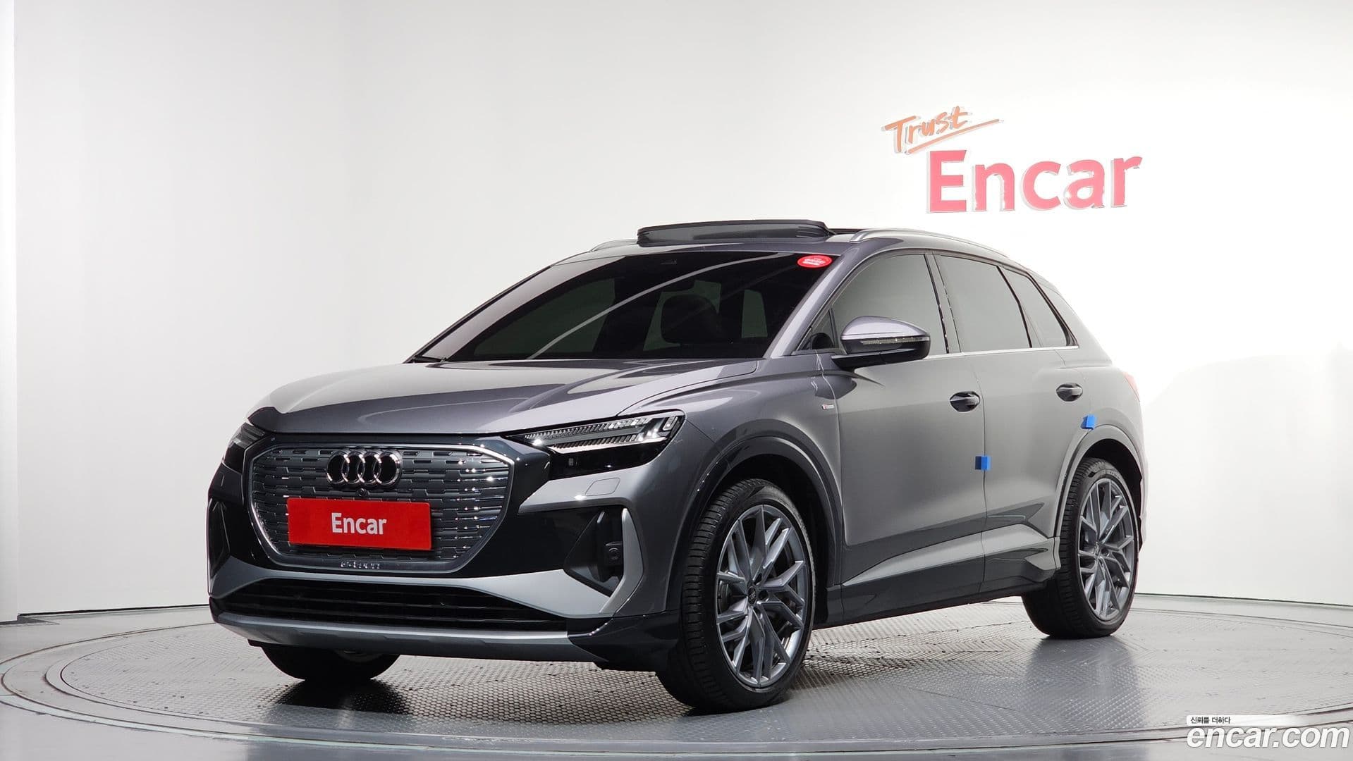 Main__Slider__Photo:Q4 e-tron Audi 2025.4-0