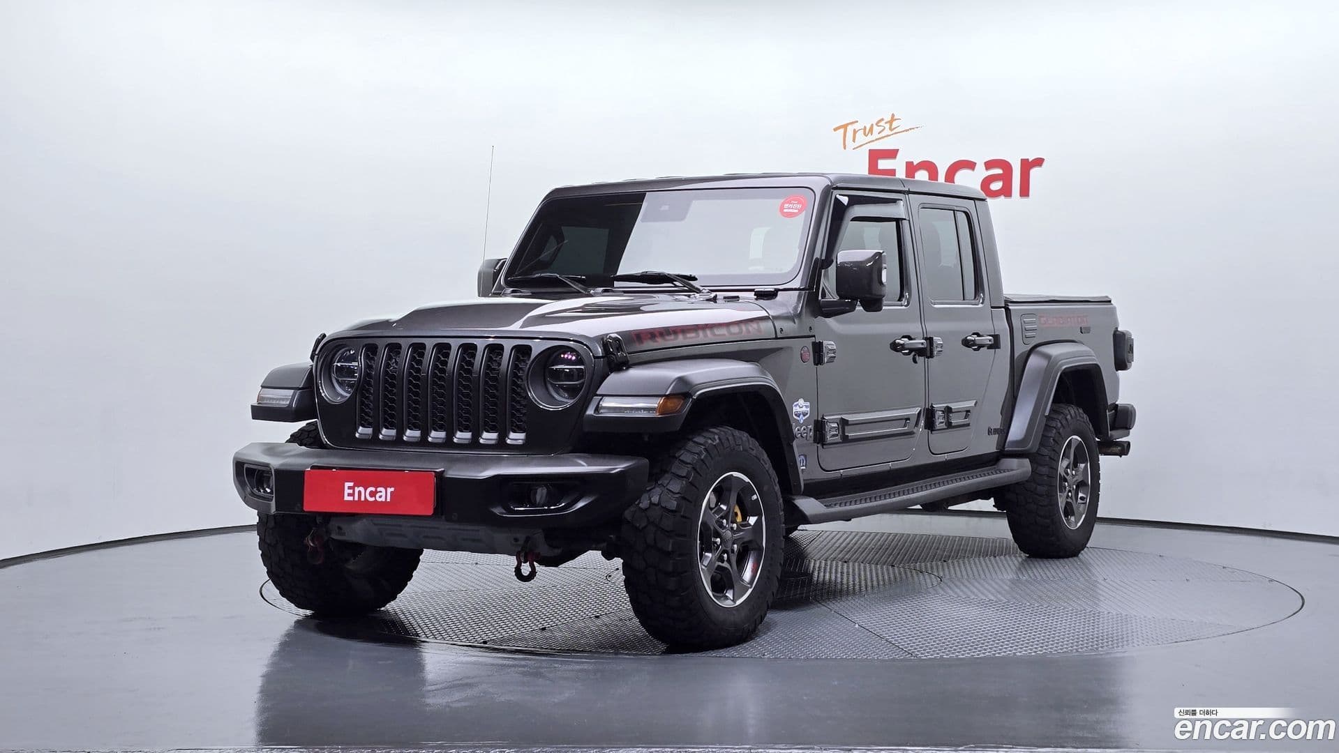 Main__Slider__Photo:Gladiator Jeep 2021.4-0