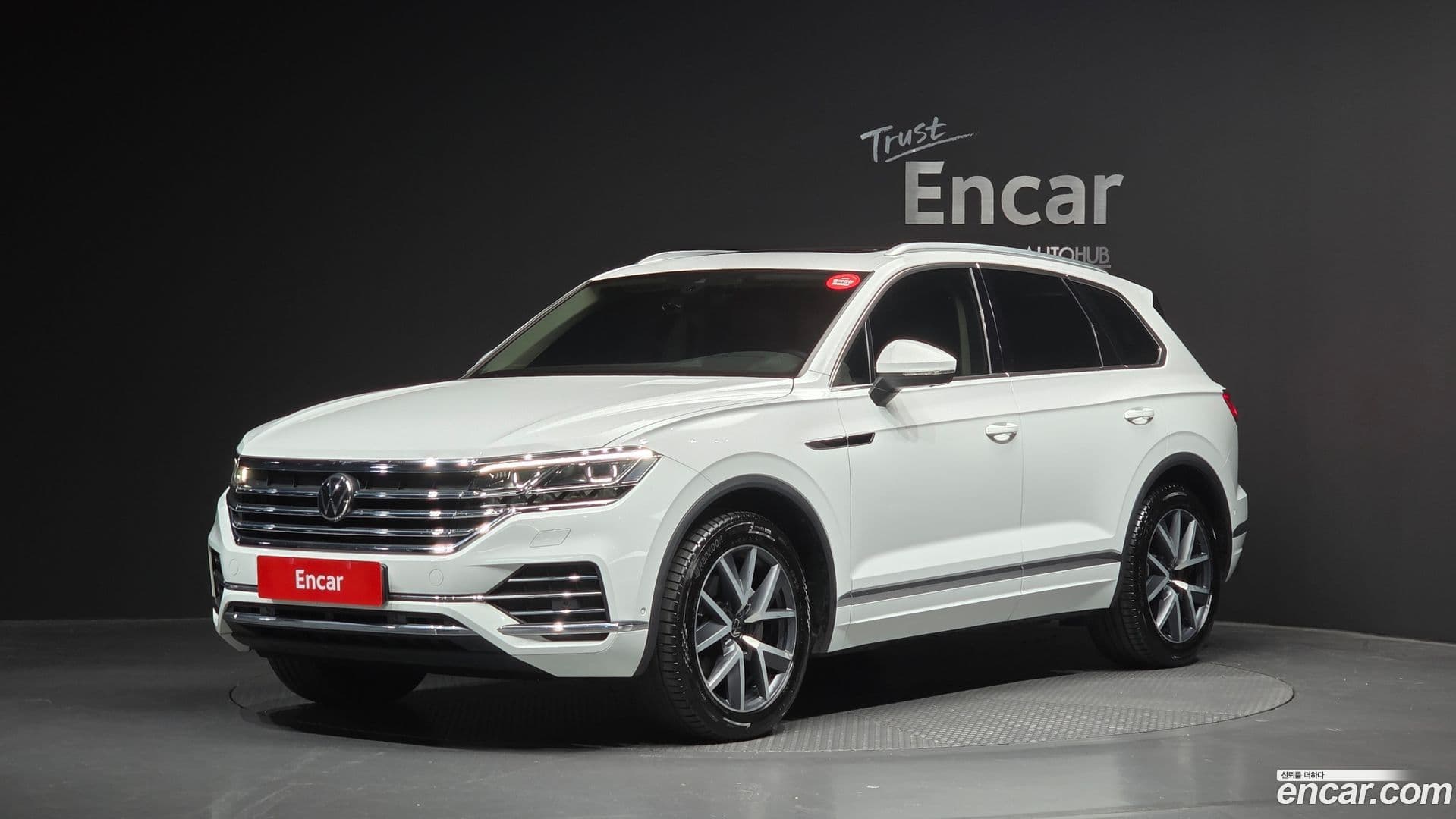 Main__Slider__Photo:Touareg Volkswagen 2022.11-0