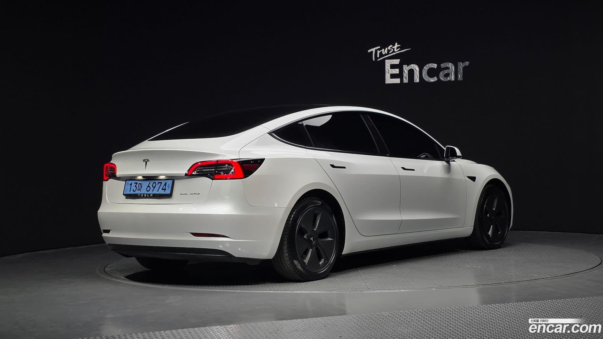 Main__Slider__Photo:Model 3 Tesla 2021.7-0