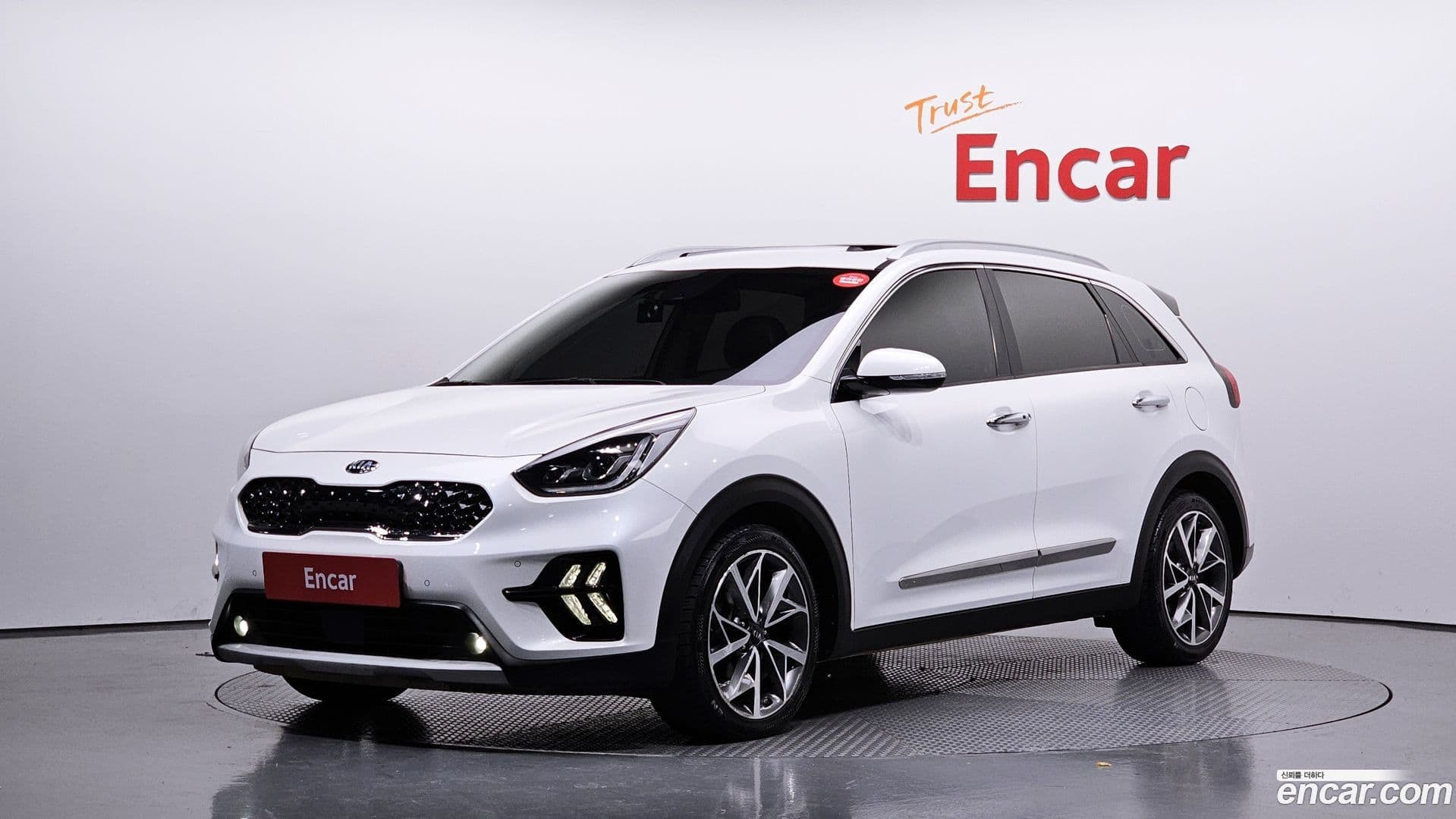 Main__Slider__Photo:Niro Kia 2019.5-0
