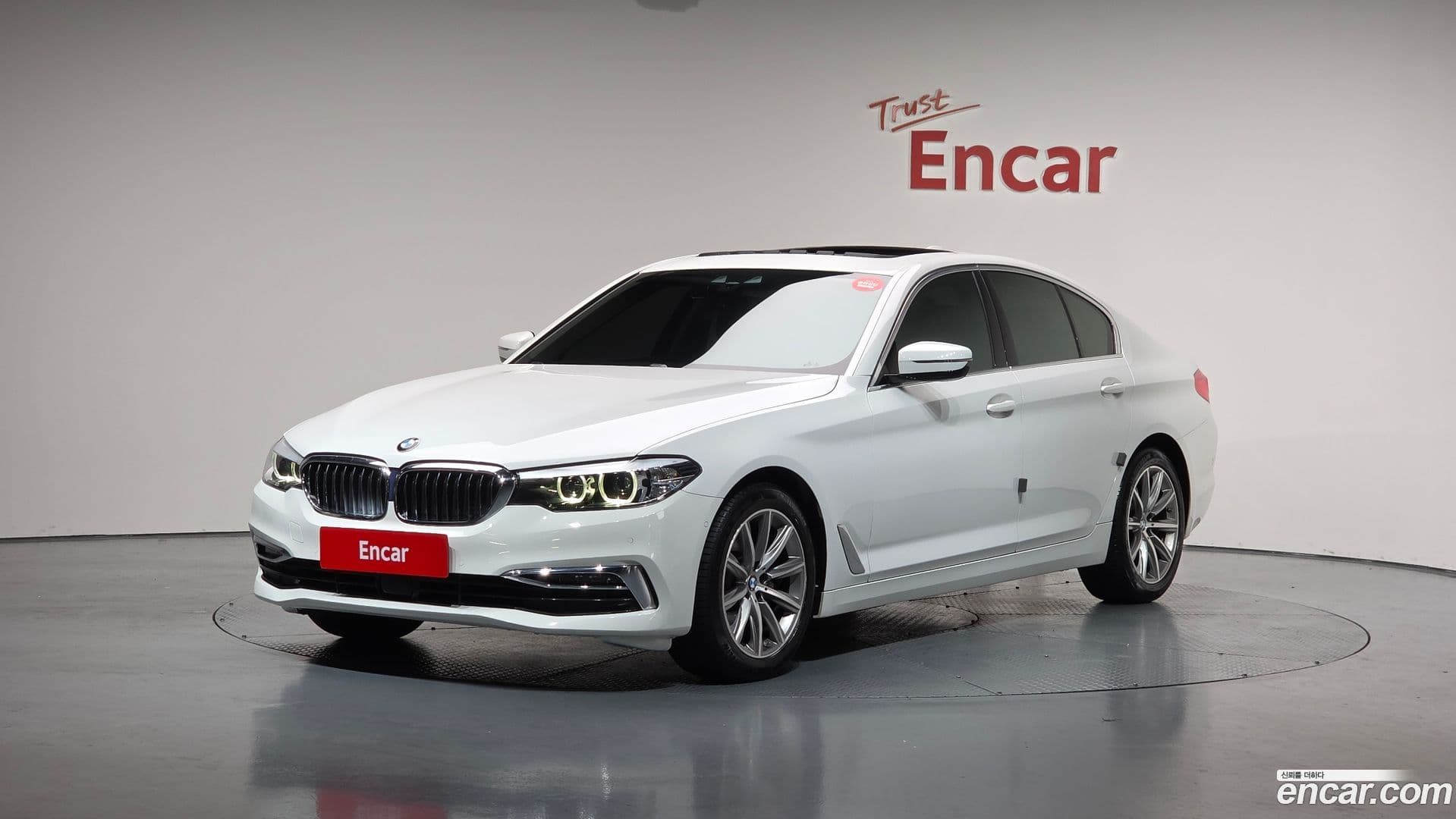 Main__Slider__Photo:5-Series BMW 2019.5-0