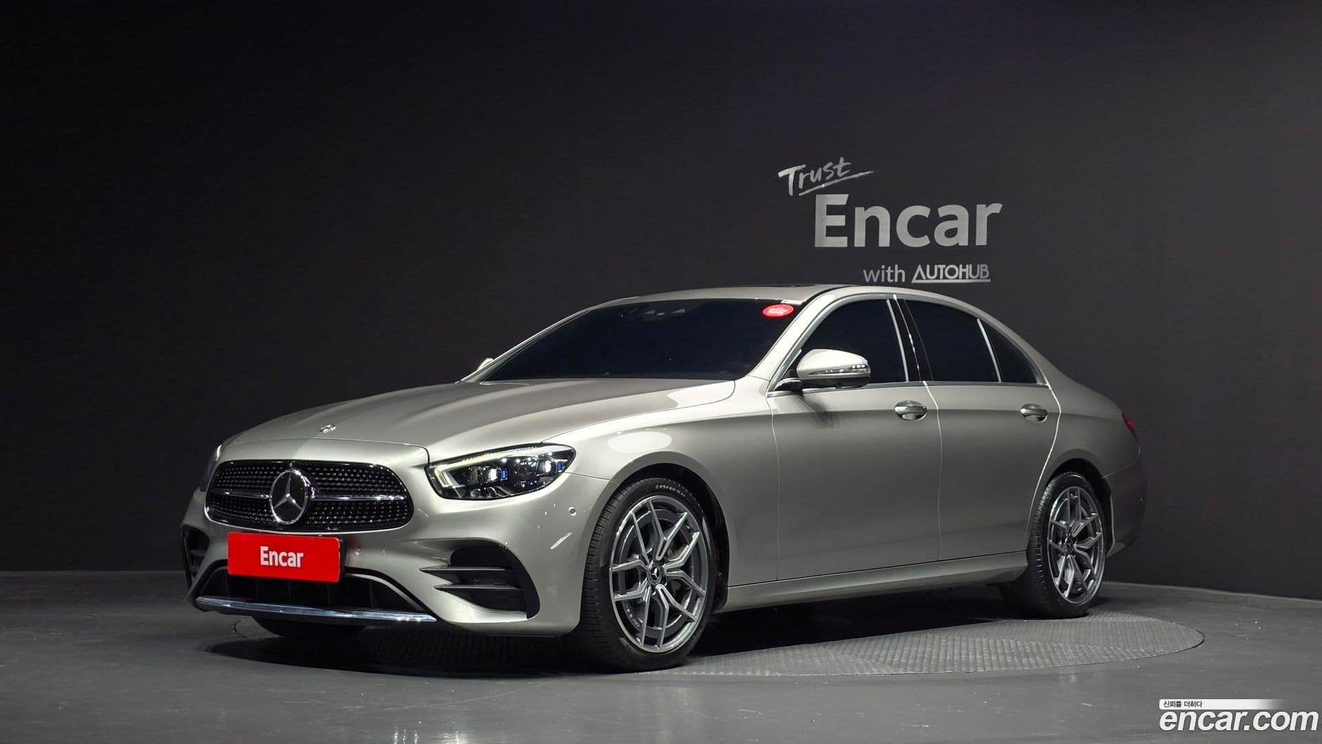 Main__Slider__Photo:E-Class Mercedes-Benz 2020.10-0