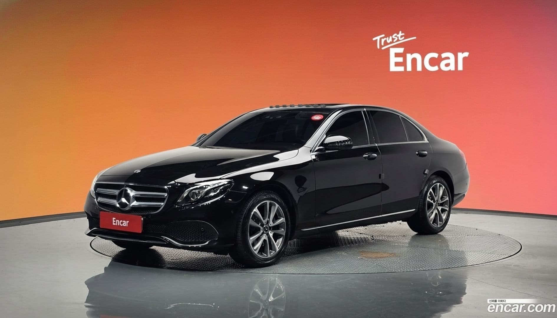 Main__Slider__Photo:E-Class Mercedes-Benz 2019.9-0