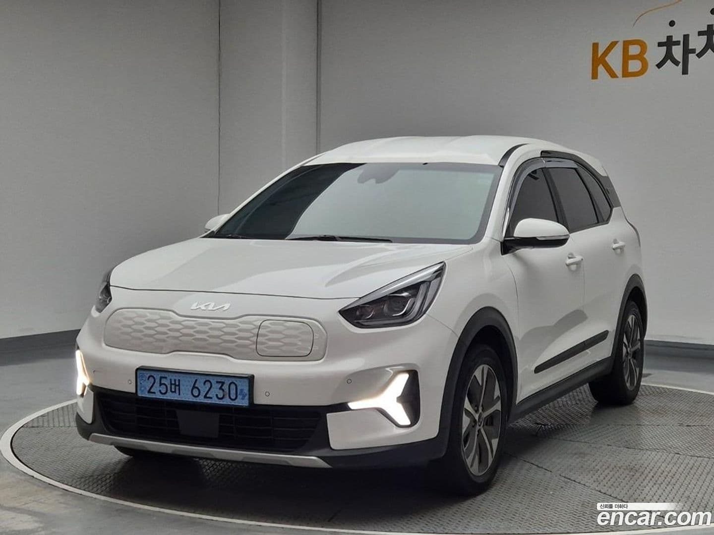 Main__Slider__Photo:Niro Kia 2022.5-0