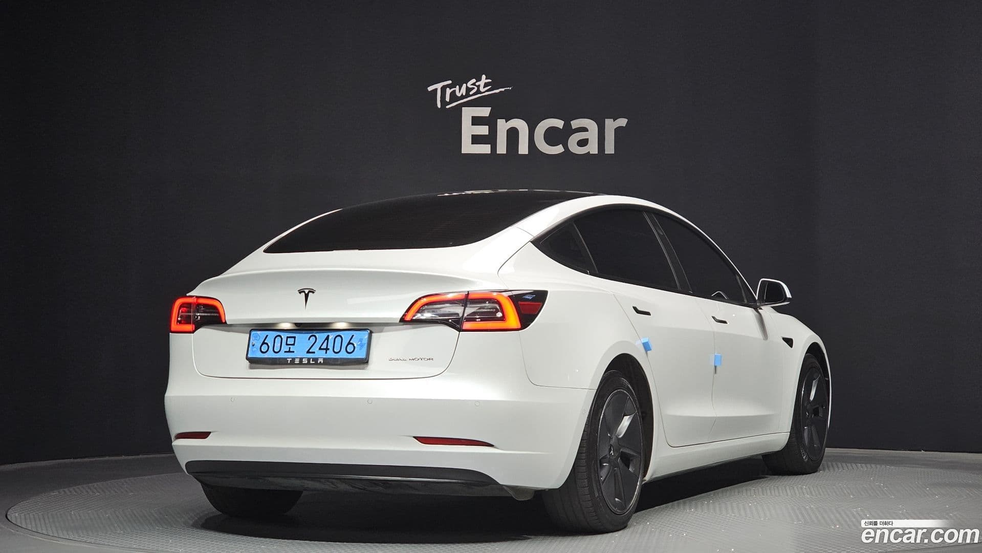 Main__Slider__Photo:Model 3 Tesla 2021.10-0