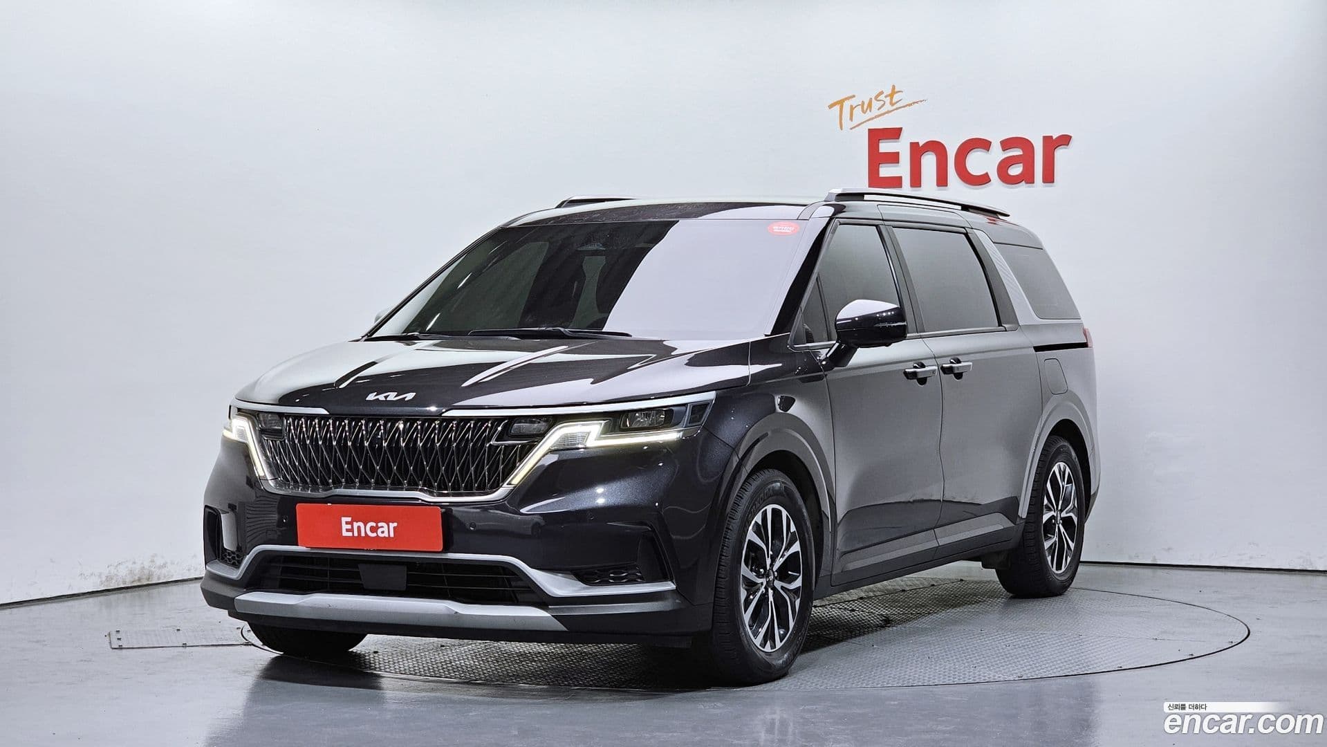 Main__Slider__Photo:Canival Kia 2023.4-0
