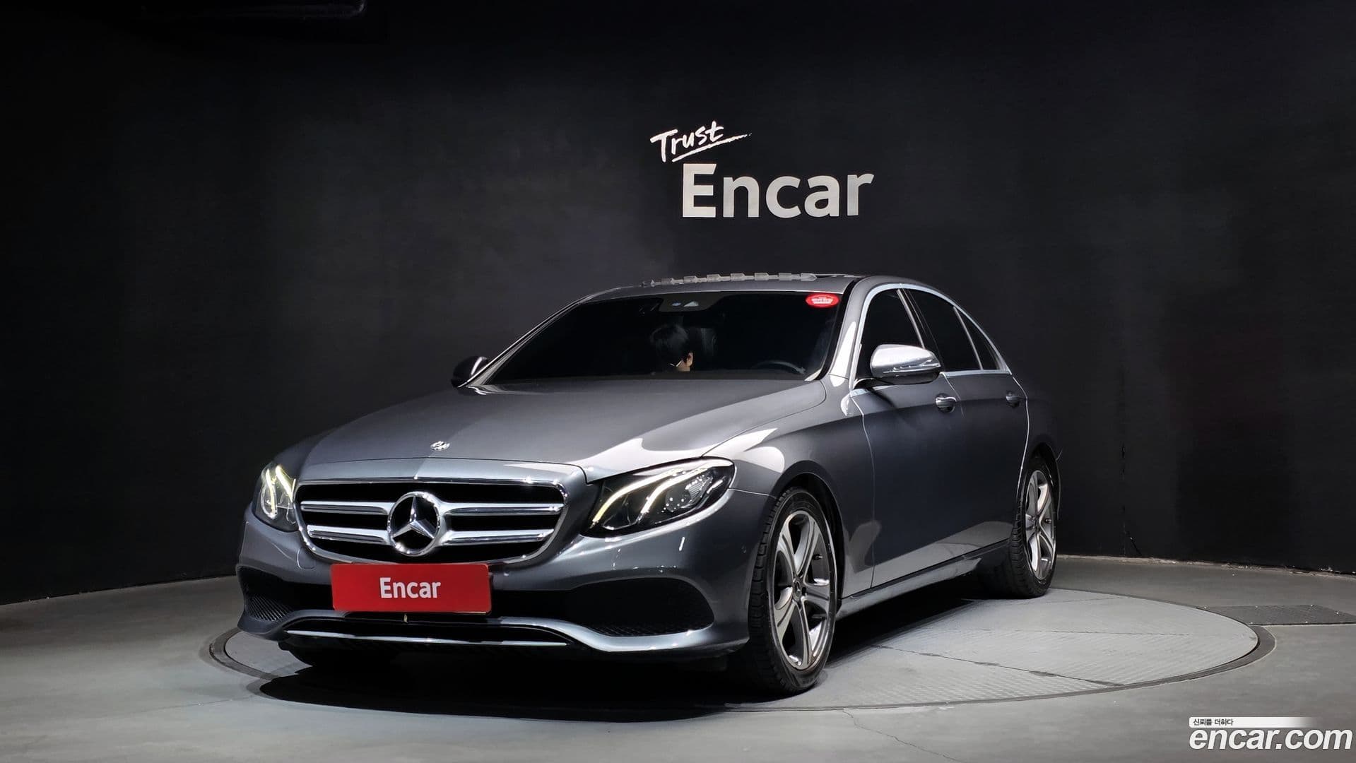 Main__Slider__Photo:E-Class Mercedes-Benz 2018.9-0