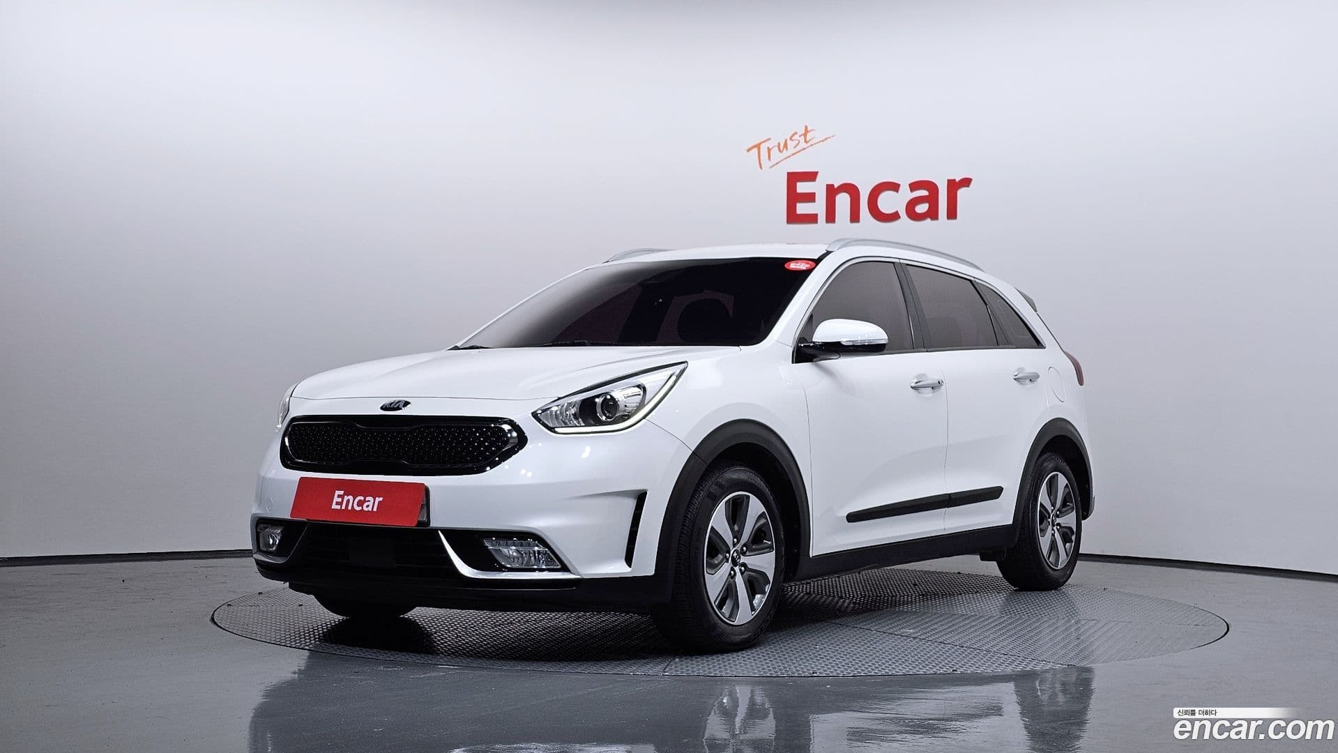 Main__Slider__Photo:Niro Kia 2018.5-0