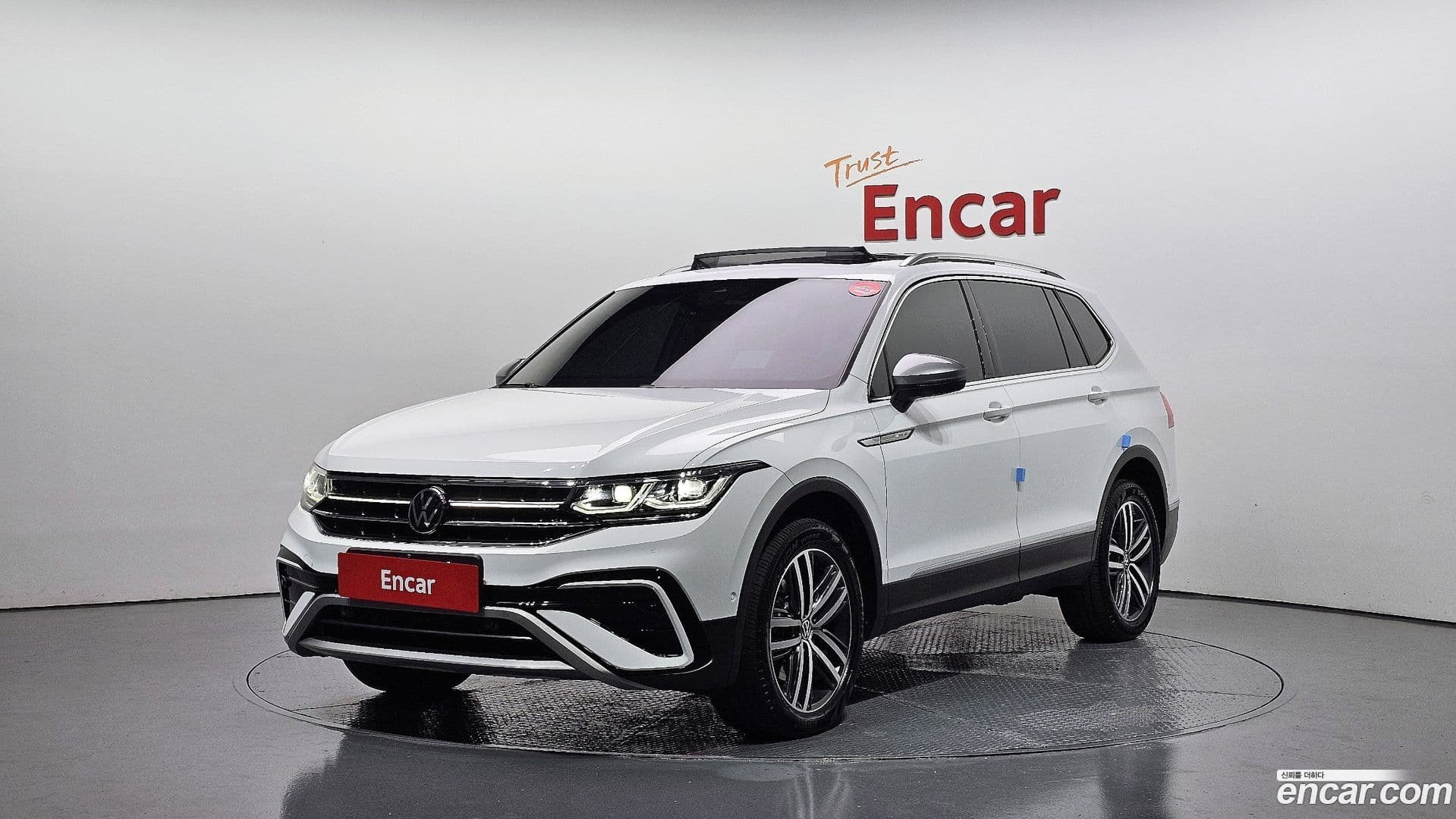 Main__Slider__Photo:Tiguan Volkswagen 2022.10-0