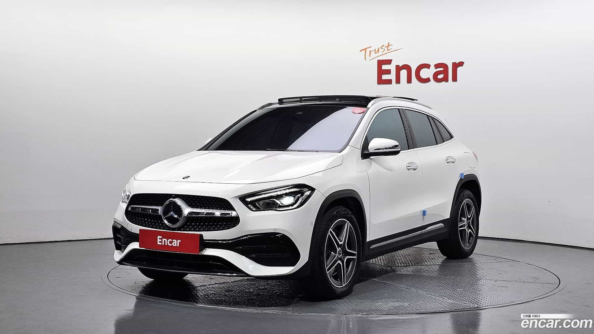 GLA-Class Mercedes-Benz 2020.9-OUTER-001