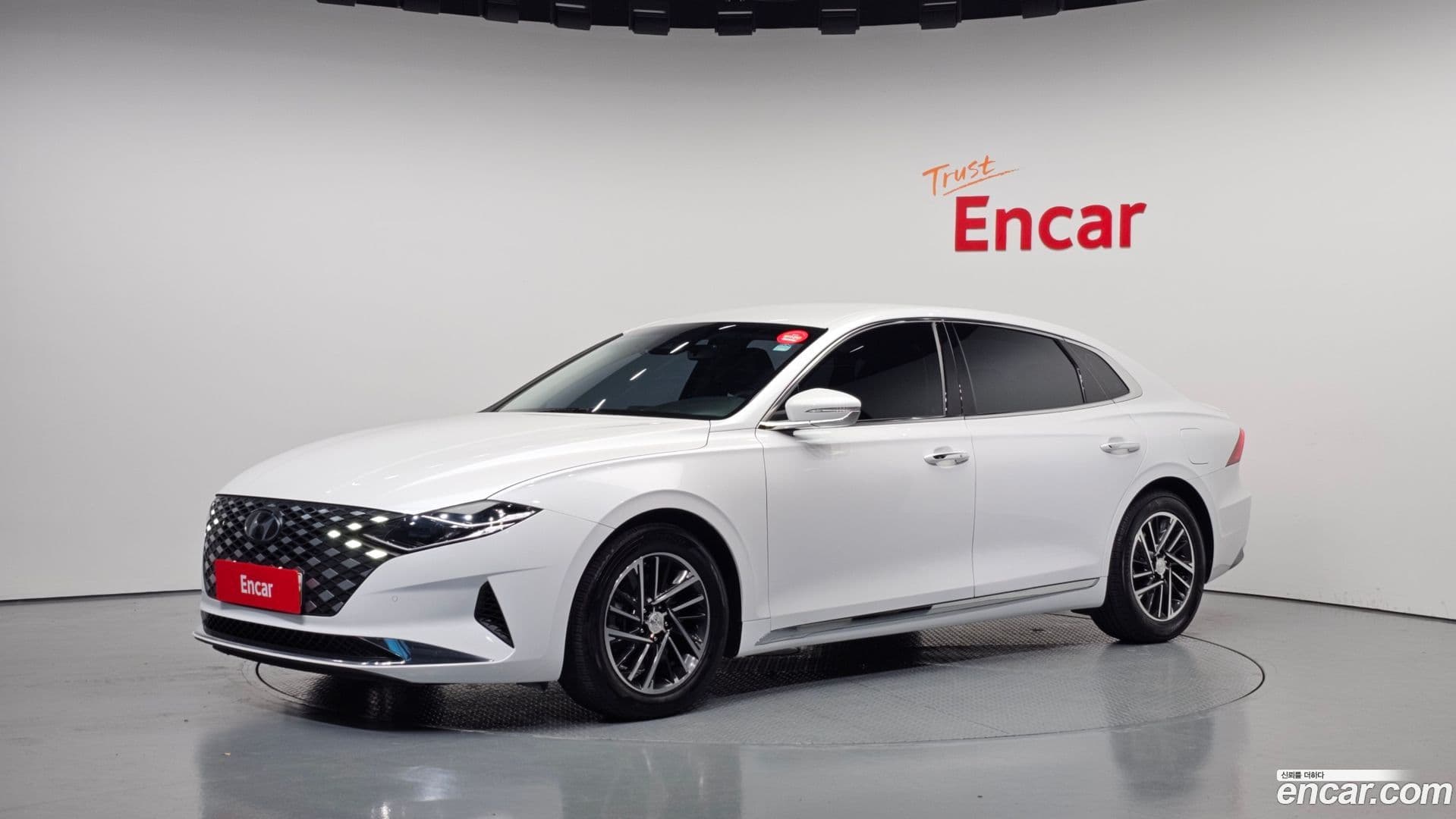 Main__Slider__Photo:Grandeur Hyundai 2021.0-0