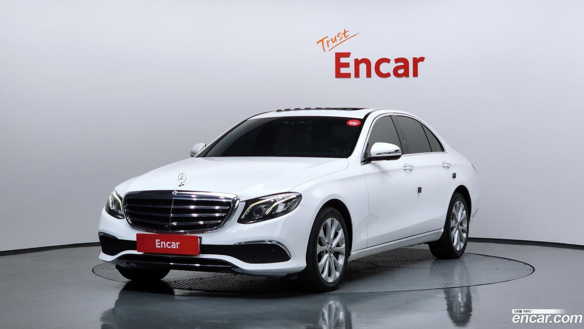 Main__Slider__Photo:E-Class Mercedes-Benz 2018.9-0