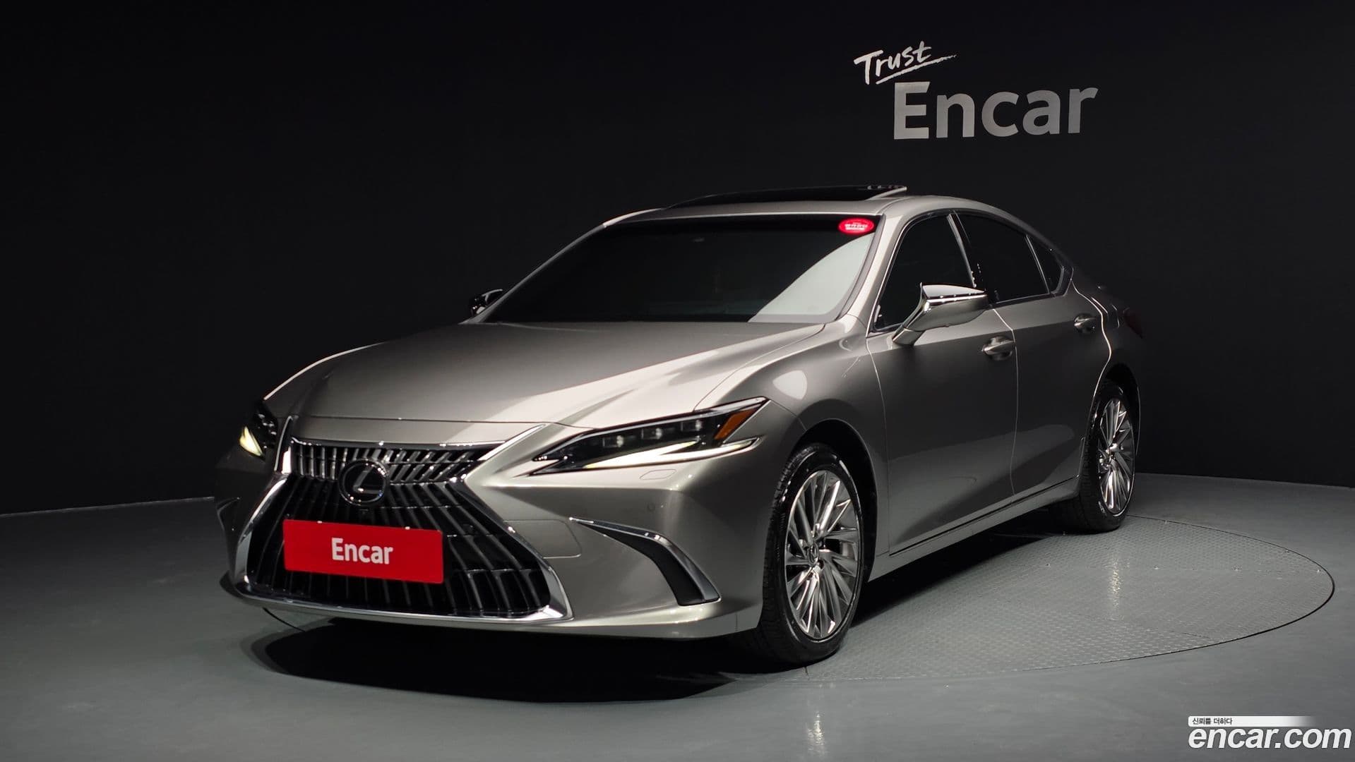 Main__Slider__Photo:ES Lexus 2024.2-0