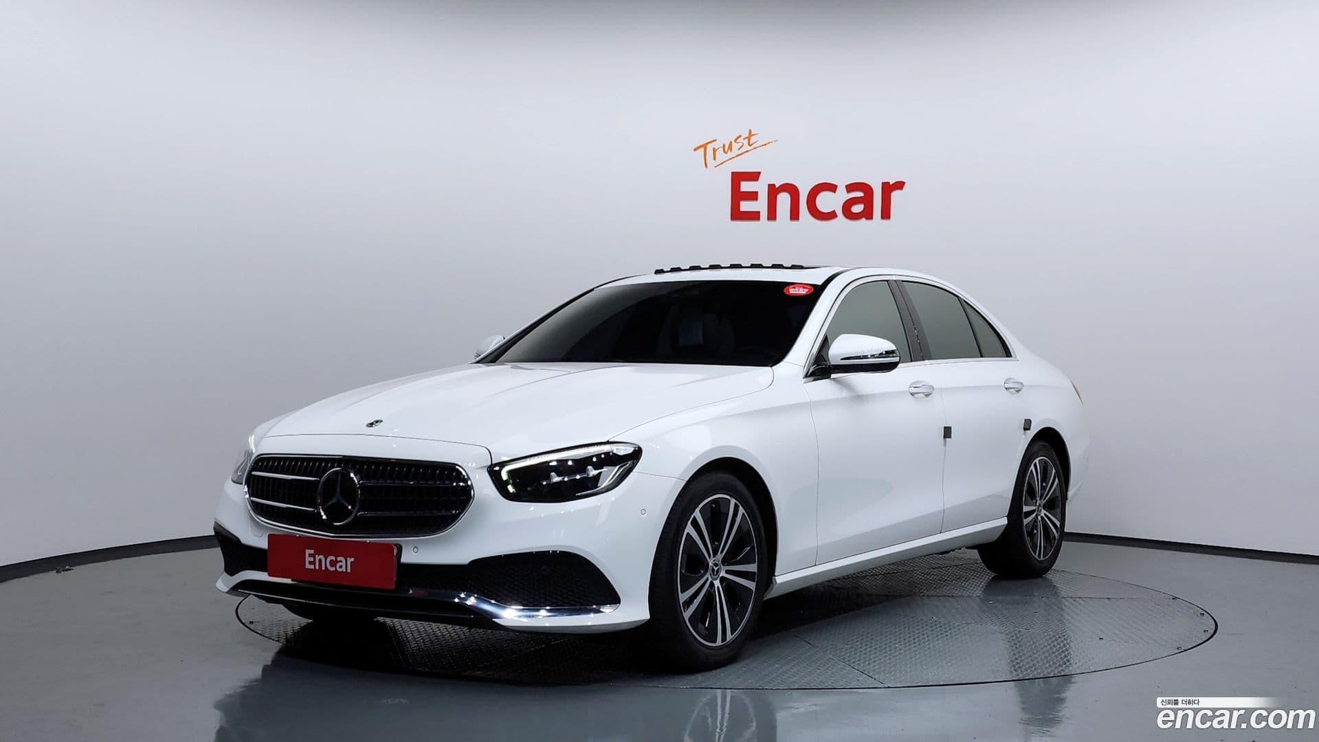 Main__Slider__Photo:E-Class Mercedes-Benz 2021.2-0