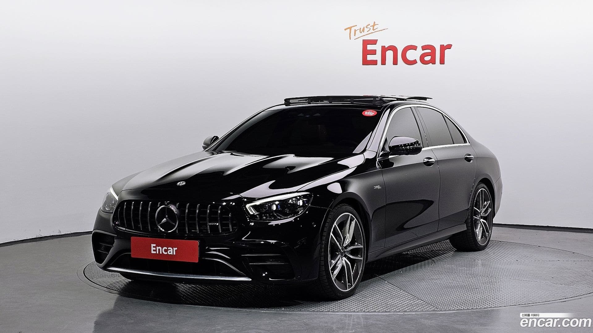 Main__Slider__Photo:E-Class Mercedes-Benz 2021.11-0