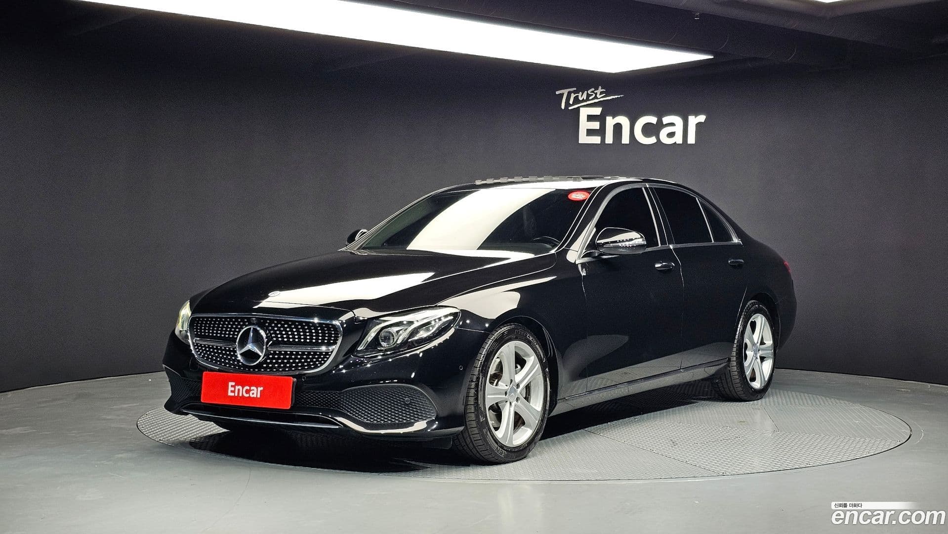 Main__Slider__Photo:E-Class Mercedes-Benz 2016.10-0