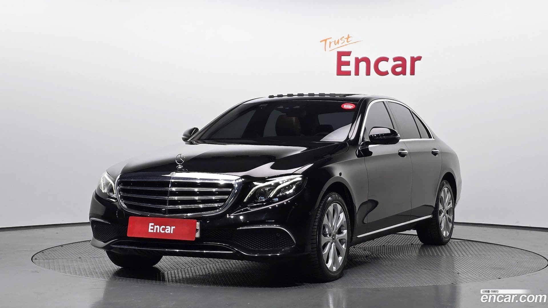 Main__Slider__Photo:E-Class Mercedes-Benz 2018.2-0
