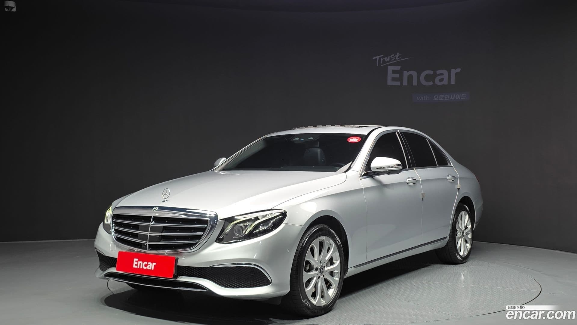 Main__Slider__Photo:E-Class Mercedes-Benz 2020.7-0