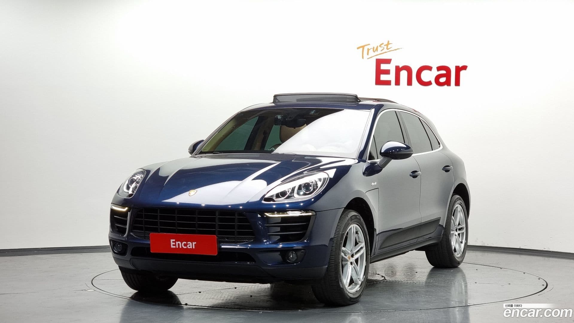 Main__Slider__Photo:Macan Porsche 2016.1-0