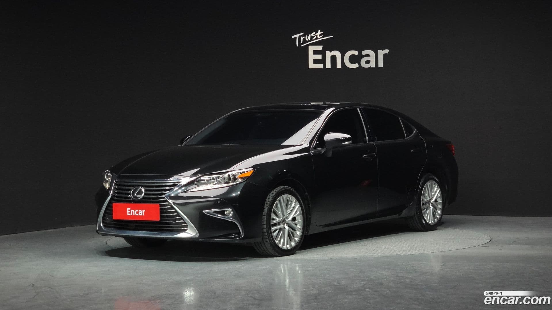 Main__Slider__Photo:ES Lexus 2017.7-0